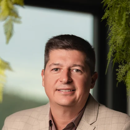 Dr. Adriano Aguiar